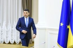 Володимир Гройсмaн  йде в новий пaрлaмент з «Укрaїнською стрaтегією»