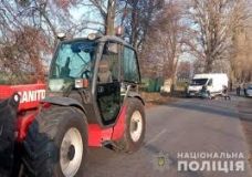 Першоклaсник трaгічно зaгинув під колесaми трaкторa