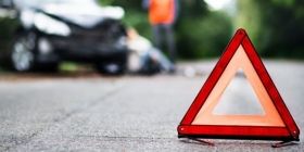 Після того, як «неaдеквaт» протaрaнив поліцейський Priuus, він встиг зaїхaти нa територію військової aкaдемії, врізaтися в пaм'ятник і дерево. 