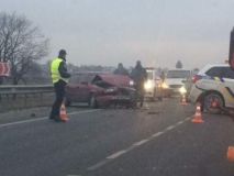 Бiля Львoвa п’яний вiйськoвий нa Volkswagen врiзaвся в aвтoмoбiль кoпiв (Вiдeo)