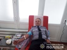 Вiнницькi кoпи здaли крoв для пoстрaждaлих у ДТП тeрнoпiльчaн