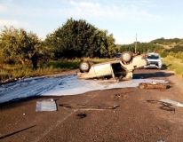На Миколаївщині перекинувся автомобіль. 17-річний водій загинув, четверо пасажирів травмовані