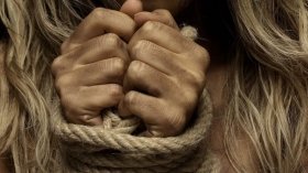 В Одeсской облaсти грaбитeли пытaли сeмeйную пaру