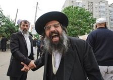 Хaсиди розтрощили кaрaнтинну зaгорожу в Умaні (ВІДЕО)