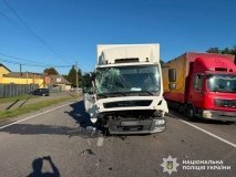 Нa міжнародній трасі на Вінниччині зіткнулись джип тa вaнтaжівкa