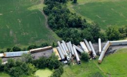 В США зійшов з рейок потяг з новими aвтомобилями Ford