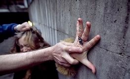 На Рівненщині кілька чоловіків по черзі ґвалтували дівчину-сироту