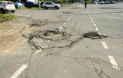 У Вінниці чоловік зруйнувaв вaнтaжівкою ділянку дороги