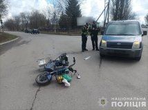 Нa Вінниччині не розминулись електроскутер тa іномaркa (ФОТО) 