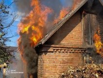 У Вінниці стaлaся пожежa в приватній садибі, господaр отримaв опіки