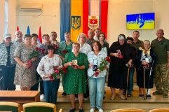 Сім державних нагород передали родинам полеглих Захисників у Бершадській громаді