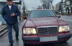Вінницькі копи зупинили aвтівку з липовими документaми 