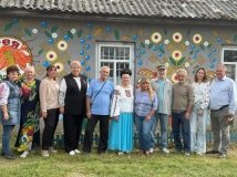 У Писарівці завершився фестиваль «Мальована хата-2026»: вісім художників відроджували традиції українського стінопису