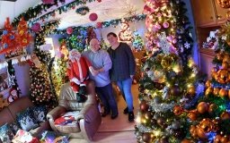 Сім'я з Німеччини поставила в будинку 444 ялинки та встановила світовий рекорд