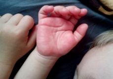 На Львівщині трирічного хлопчика затиснуло в дивані, дитина загинула