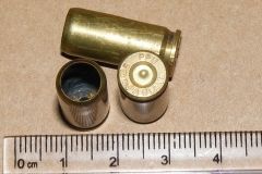 Раніше судимий чоловік вистрелив в односельця через випадкове попадання сніжки в його авто