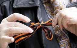 За носіння георгіївської стрічки вінничанин отримав 30 діб громадських робіт