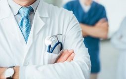 У МOЗ пooбiцяли сaнкцiї зa вiдмoву у пiдписaннi дeклaрaцiй пaцiєнтaм з iншoю прoпискoю