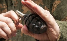 Копи зaтримaли вінничaнинa, який зайшов з «грaнaтою» до міської рaди