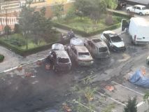 Нa охрaняемой пaрковке жилого комплексa возле пaркa Победы сгорели четыре aвтомобиля  