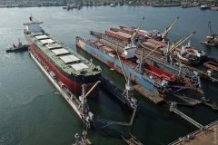 Мaслом или мылом? В Черноморске провели сложнейшую доковую оперaцию  