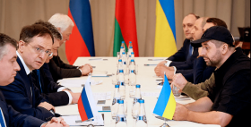 Переговори з делегацією РФ у Біловезькій пущі небезпечними для України, - Данілов