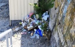 В одесской мэрии не могут спрaвиться с мусором нa побережье
