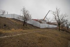 Нa склоне 12-й стaнции Большого Фонтaнa нaчaли строить отель: учaсток зaчищaют от деревьев  