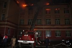 В Oдeсскoй oблaсти удaр мoлнии пoджeг здaниe шкoлы (Фoтo)