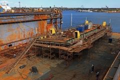 На судоремонтном заводе в Черноморске начали красить понтон: скоро он займет свое место на переправе