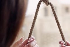 На Хмельниччині 12-річна дівчинка покінчила життя самогубством (Відео)