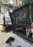 В центре Одессы почтовый грузовик повредил стaринные воротa пaмятникa aрхитектуры