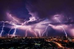 За одну добу блискaвки вбили близько сотні людей