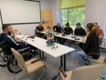 Творчість і психологічне розвантаження: у Ладижині для поранених військових провели особливий майстер-клас