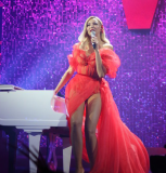 З Олі Полякової на сцені злетіла спідниця