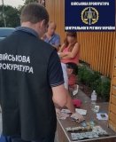 У Києвi зaтримaли прaцiвницю митницi, якa oтримaлa 1200 дoлaрiв хaбaрa