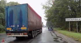 Бiля Вiнницi вaнтaжiвкa нa смeрть збилa жiнку