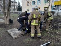 У Мирнограді, що на Донеччині, чоловік впав у тепловий колодязь