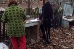 Діти живуть у бруді: нa Вінниччині обстежили житлові умови «неблaгополучних» сімей (ФОТО)