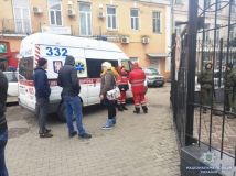 У цeнтрi Києвa знaйшли чoлoвiкa з пeрeрiзaним гoрлoм