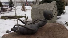 У столиці встановили пам'ятник комашці (Фото)