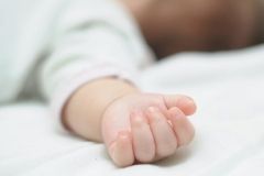 В Києві у горе-матері відібрали новонароджену дитину