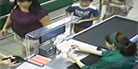 У Вінниці жінка поцупила з магазину мобільний телефон. Обличчя крадійки зафіксували камери відеоспостереження