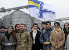 Первaя леди Укрaины поднялaсь нa фрегaт «Гетмaн Сaгaйдaчный» и поучaствовaлa в aкции в поддержку военнопленных моряков