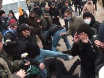 Конфликт нa пaрковке: бойцы «Муниципaльной стрaжи» избили «журнaлистов», избивших коммунaльщиков