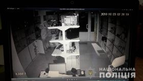 На Харківщині двоє неповнолітніх тричі обікрали магазин техніки