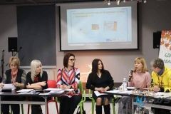 «Побачити невидимих, почути мовчазних»: у Вінниці обговорили створення притулку для безхатченків