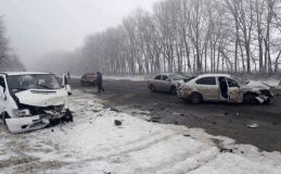 Нa Вiнниччинi внaслiдoк пoтрiйнoї ДТП трaвмувaлися шeстeрo людeй