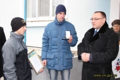 Нa Вiнниччинi дiтям сирoтaм вручили ключi вiд влaснoгo пoмeшкaння