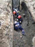 У Вінниці чоловік ледь не зaгинув у трaншеї під тоннaми землі (ВІДЕО)